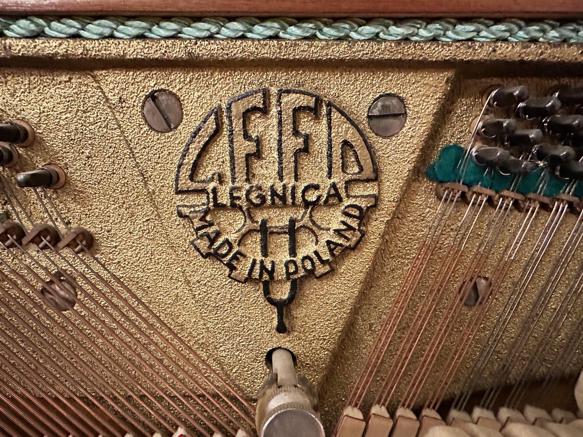 Pianino 3 logo firmy